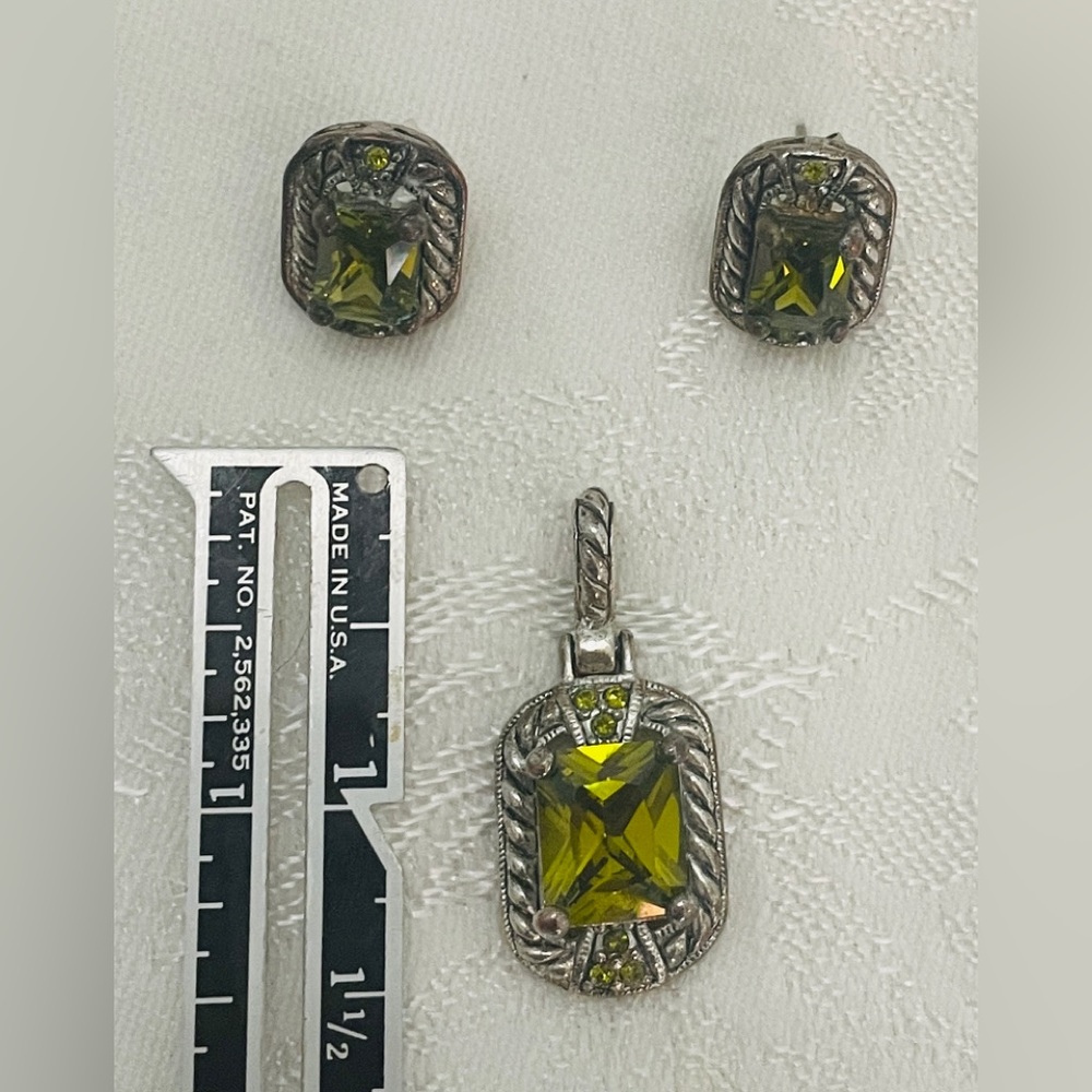 Vintage Caviar Peridot Green w Silver & Gold Rope Accent Pierced Earring & Neck…